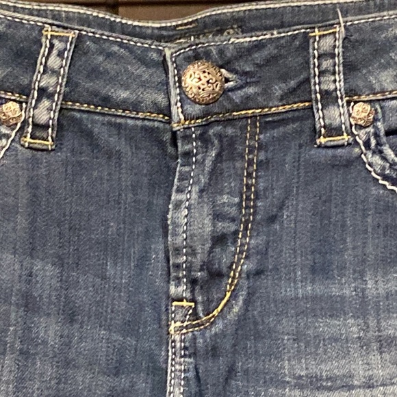 Silver Size 29 Toni 3 1/2 jean shorts - Picture 2 of 6